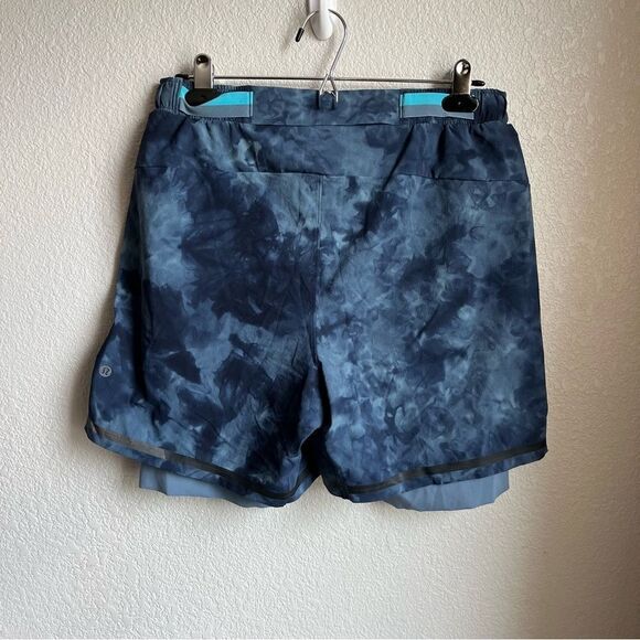 LULULEMON MEN SURGE SHORT
6" LINED BOLD LINES SPRAY - Picture 9 of 10